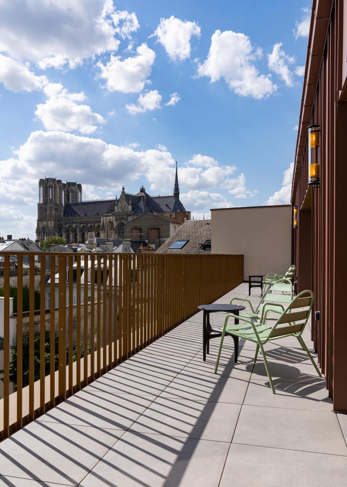 Les Suites 7 Anges - Parking, Vue Cathedrale & Centre Historique Реймс Екстериор снимка