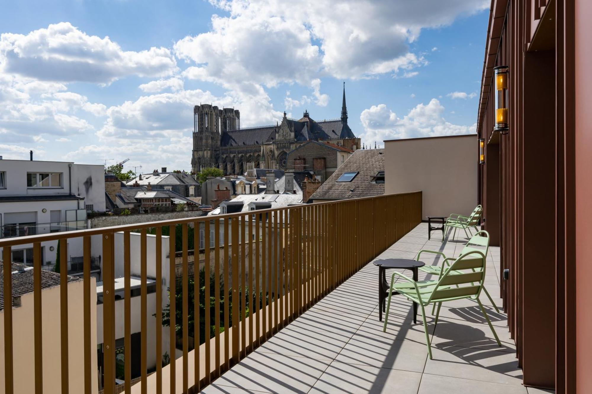 Les Suites 7 Anges - Parking, Vue Cathedrale & Centre Historique Реймс Екстериор снимка