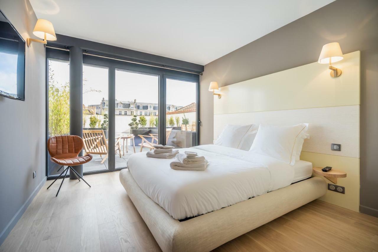 Les Suites 7 Anges - Parking, Vue Cathedrale & Centre Historique Реймс Екстериор снимка
